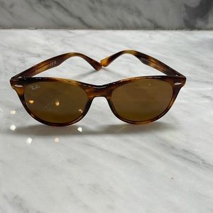 Ray-Ban Wayfarer 2 sunglasses with case